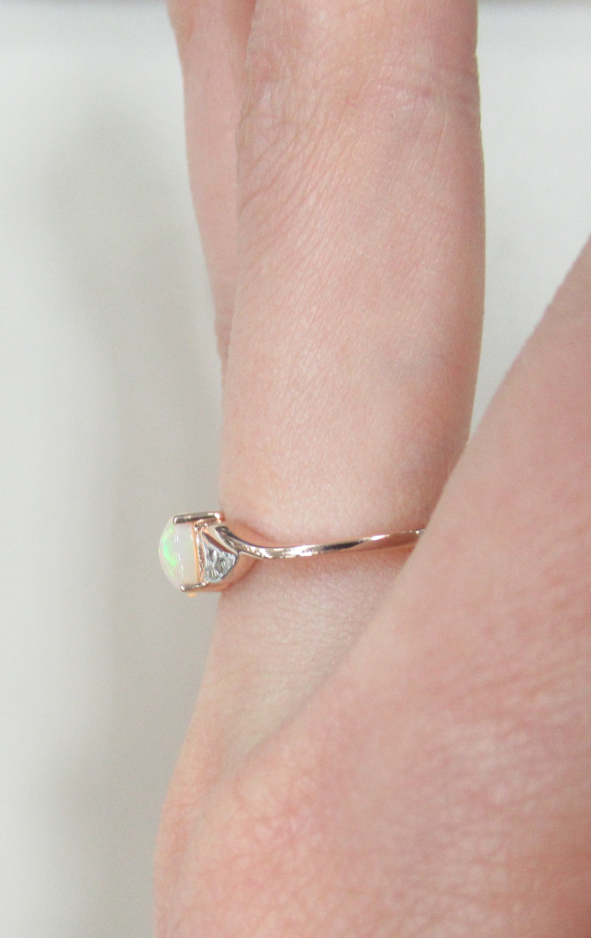 Серебряное кольцо с опалом